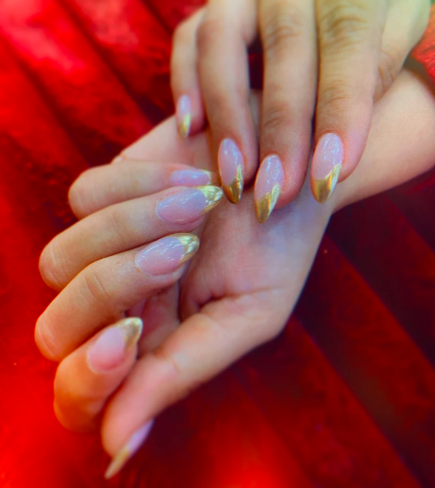 Luxury gold tip nail art